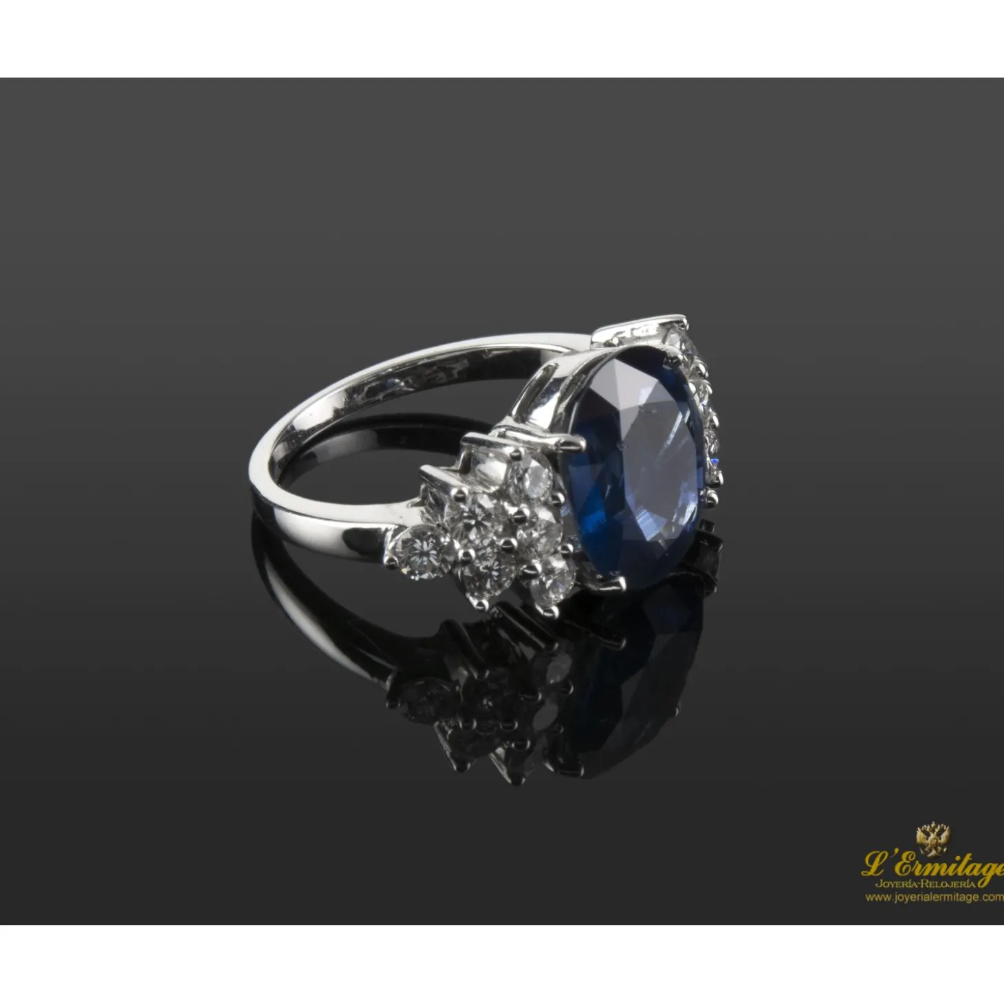 ANILLOS / SORTIJAS Sortija oro blanco zafiro y diamantes.