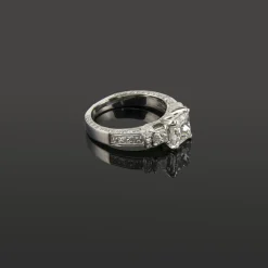 ANILLOS / SORTIJAS Sortija oro blanco y diamantes color g, pureza vvs1 y peso 1,60 cts.