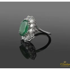 ANILLOS / SORTIJAS Sortija oro blanco esmeralda y orla de diamantes.