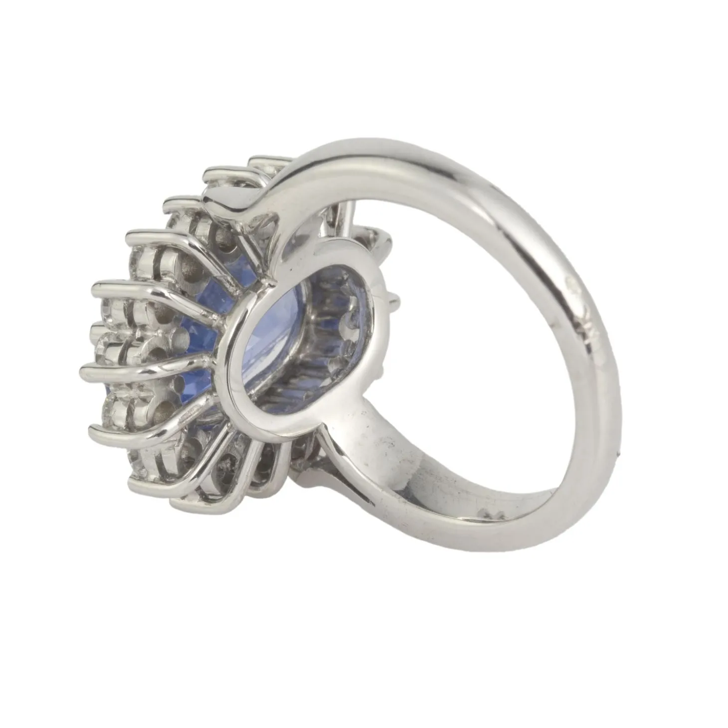 ANILLOS / SORTIJAS Sortija oro blanco zafiro y diamantes.