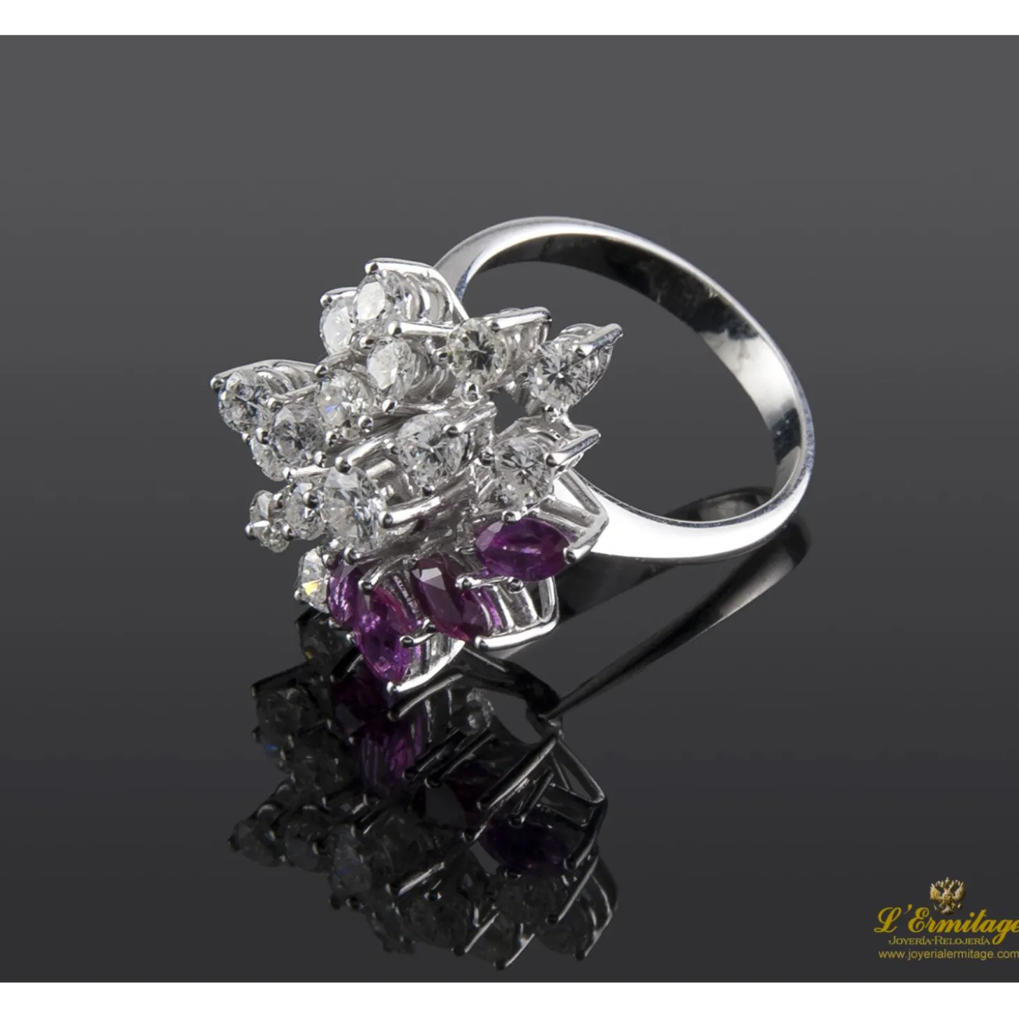 ANILLOS / SORTIJAS Sortija oro blanco rubíes y diamantes.