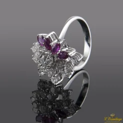 ANILLOS / SORTIJAS Sortija oro blanco rubíes y diamantes.