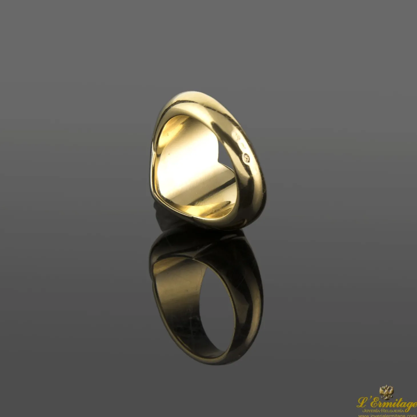 ANILLOS / SORTIJAS Sortija piaget en oro amarillo.