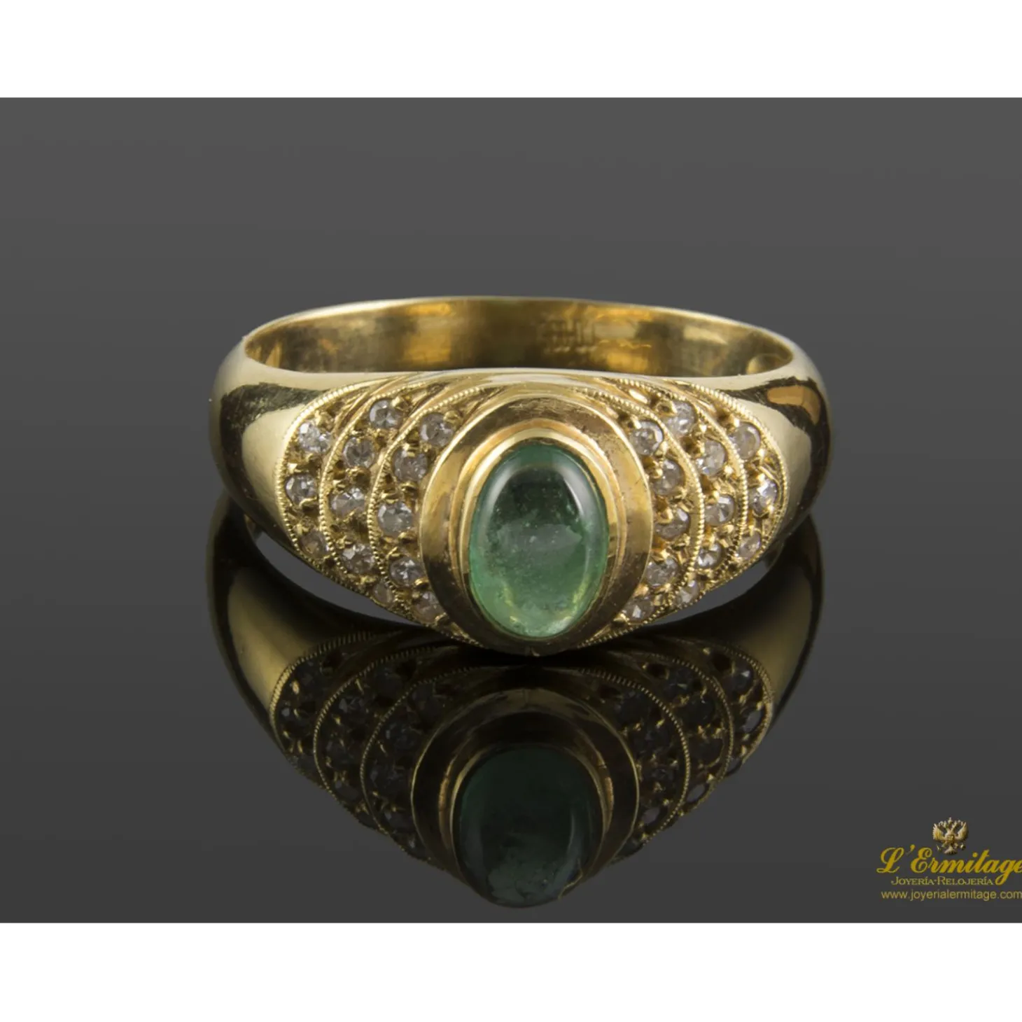 ANILLOS / SORTIJAS Sortija realizada en oro amarillo con una esmeralda y brillantes