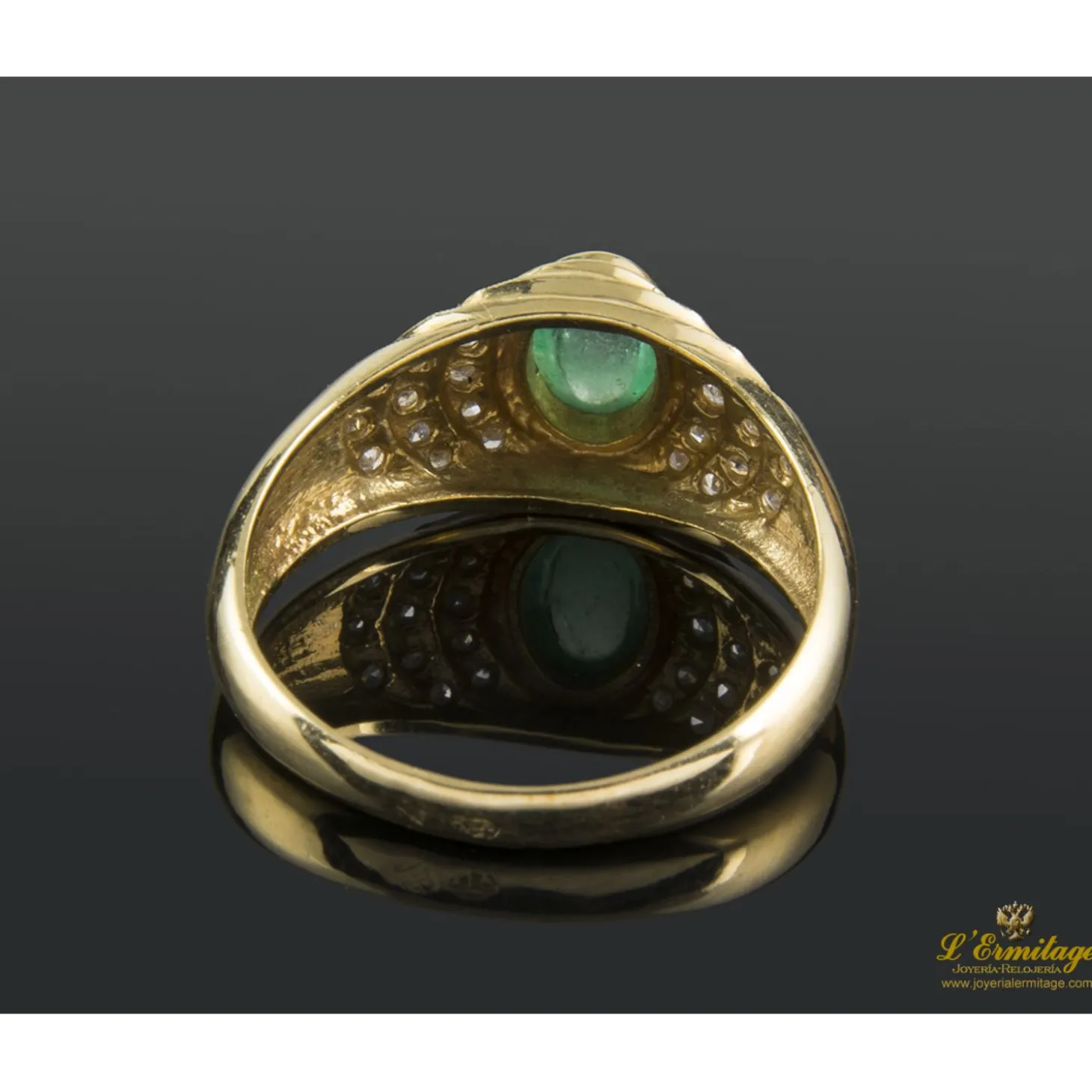 ANILLOS / SORTIJAS Sortija realizada en oro amarillo con una esmeralda y brillantes