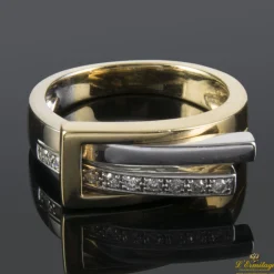 ANILLOS / SORTIJAS Sortija realizada en oro amarillo y oro blanco con brillantes.