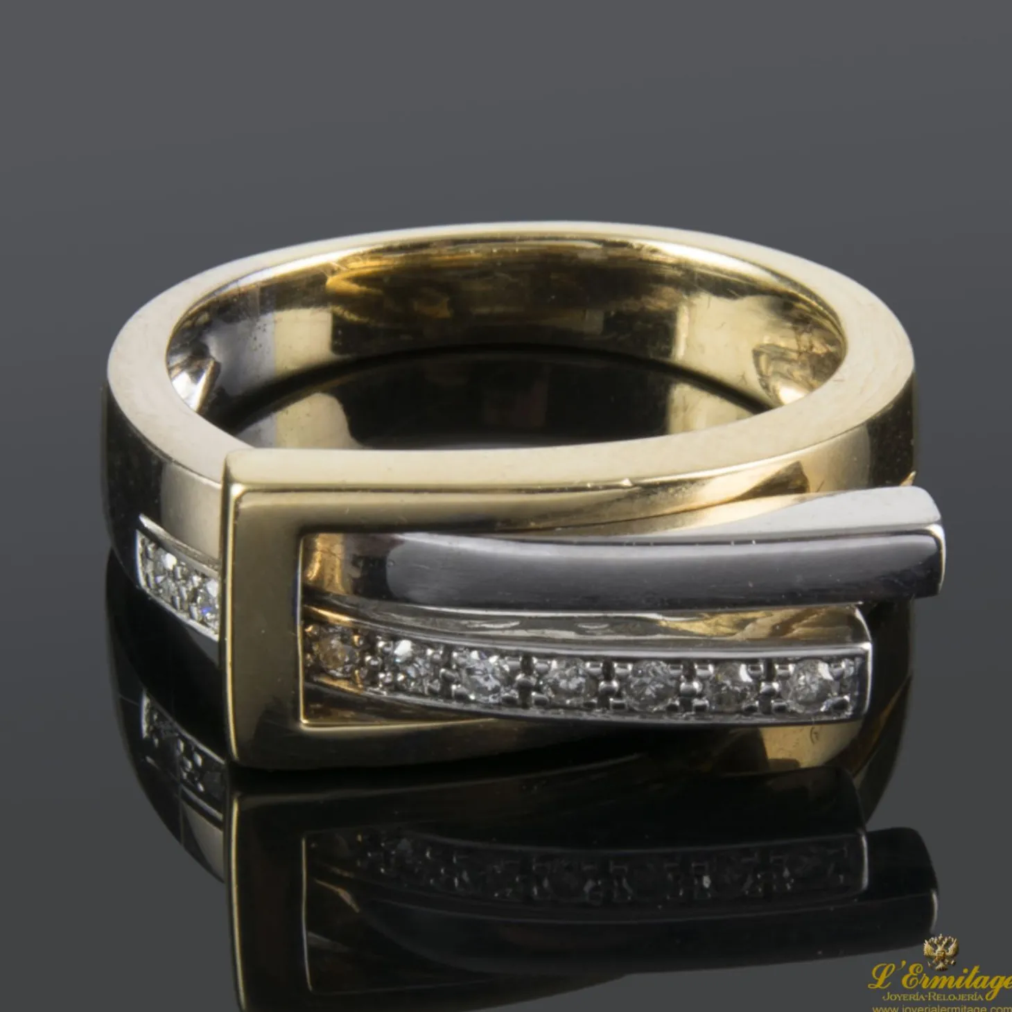 ANILLOS / SORTIJAS Sortija realizada en oro amarillo y oro blanco con brillantes.