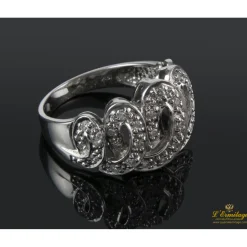 ANILLOS / SORTIJAS Sortija realizada en oro blanco con motivos de brillantes.