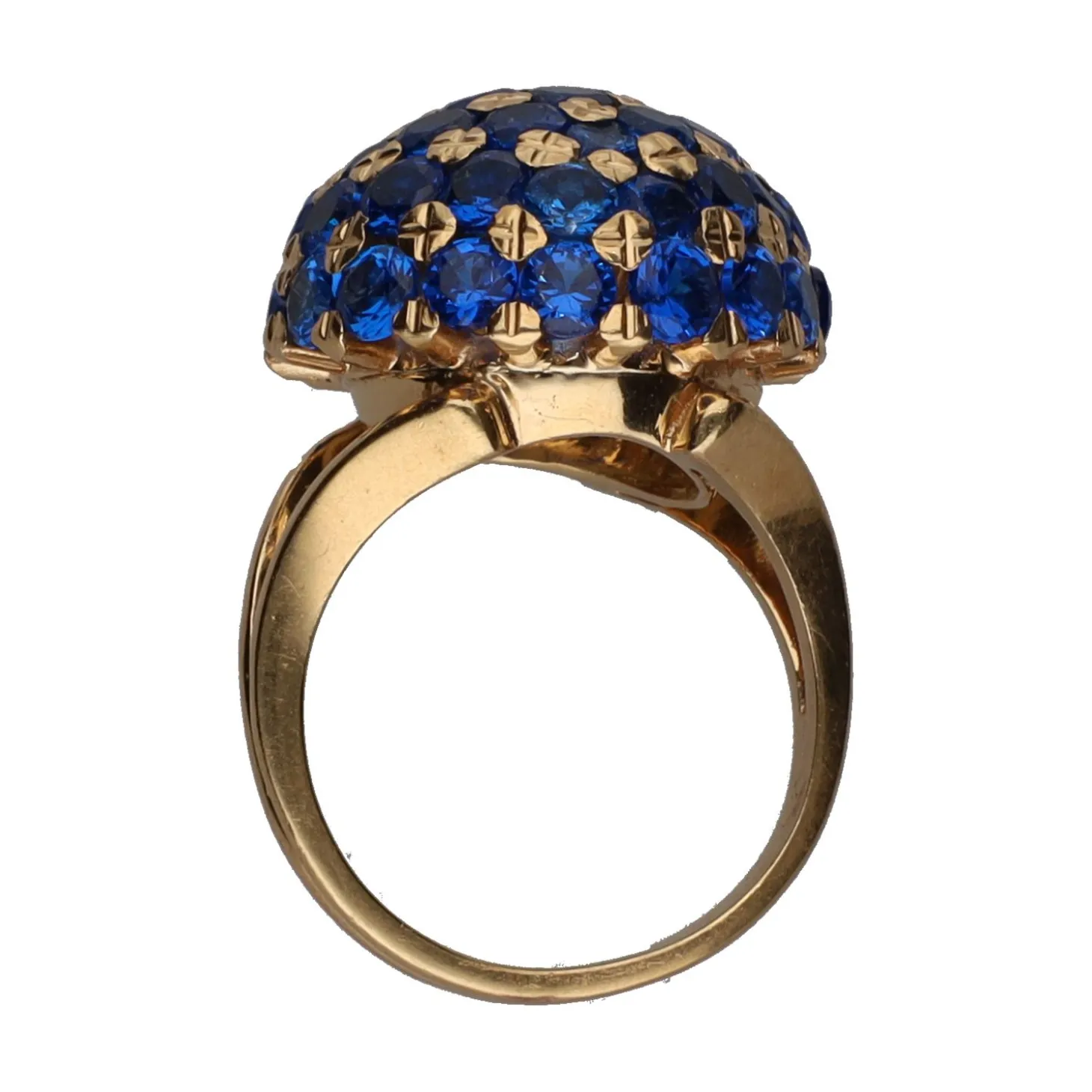 ANILLOS / SORTIJAS Sortija realizada en oro amarillo y zafiros. Talla 15.