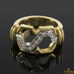 ANILLOS / SORTIJAS Sortija realizada en oro amarillo y oro blanco con motivos con brillantes.