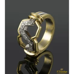 ANILLOS / SORTIJAS Sortija realizada en oro amarillo y oro blanco con motivos con brillantes.