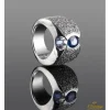 ANILLOS / SORTIJAS Sortija realizada en oro blanco. Presenta un zafiro natural y brillantes