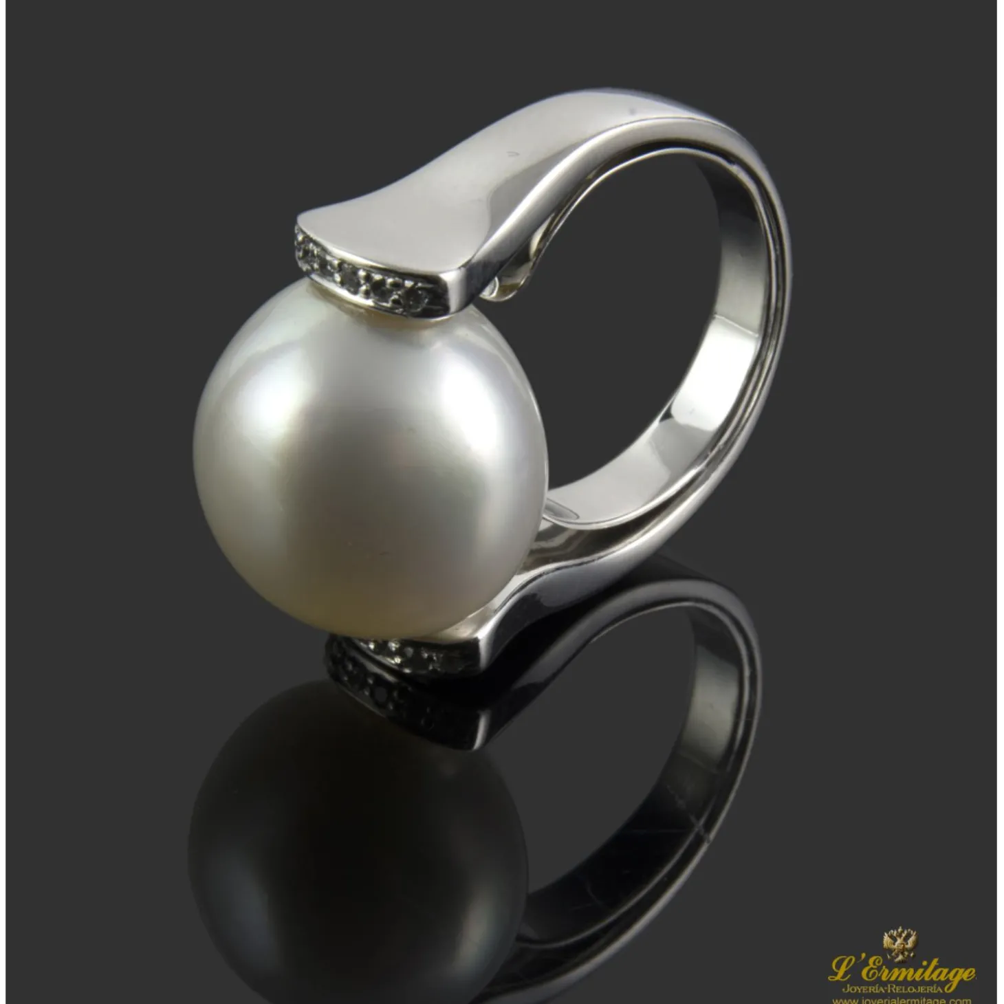ANILLOS / SORTIJAS Sortija realizada en oro blanco con una perla y brillantes