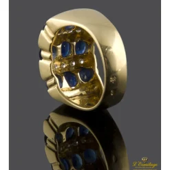 ANILLOS / SORTIJAS Sortija realizada en oro amarillo con zafiros y brillantes.