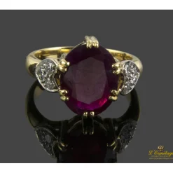 ANILLOS / SORTIJAS Sortija realizada en oro amarillo y oro blanco con un rubí natural y brillantes