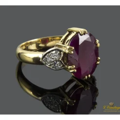 ANILLOS / SORTIJAS Sortija realizada en oro amarillo y oro blanco con un rubí natural y brillantes