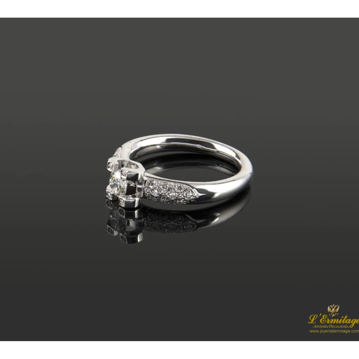 ANILLOS / SORTIJAS Sortija solitario oro blanco y diamantes color g, pureza vs2 y peso 0,30 cts.