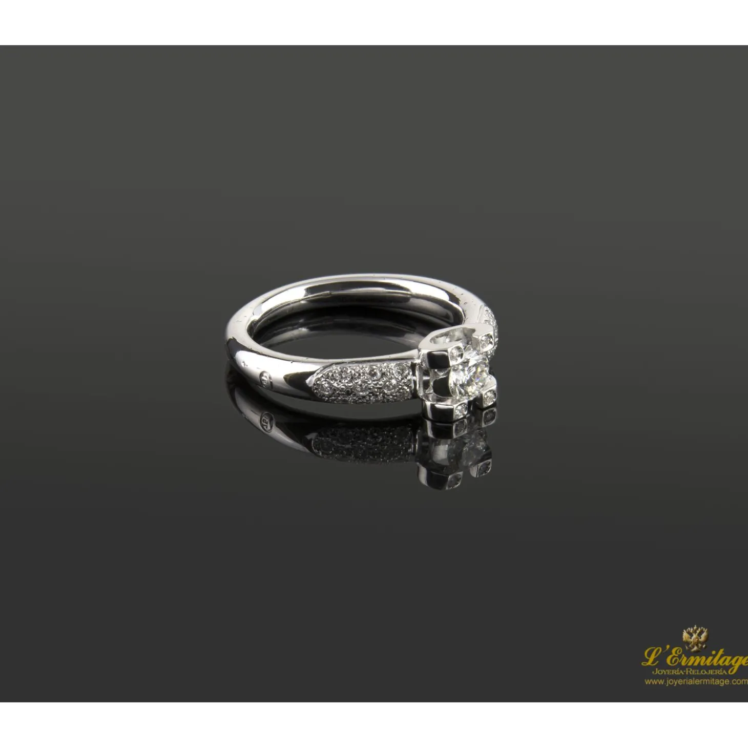 ANILLOS / SORTIJAS Sortija solitario oro blanco y diamantes color g, pureza vs2 y peso 0,30 cts.