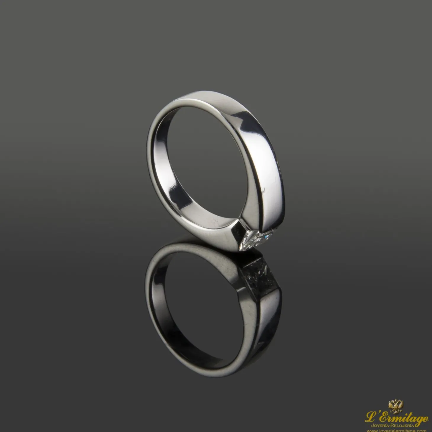 ANILLOS / SORTIJAS Sortija solitario en oro blanco brillante princesa 0,72ct.