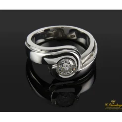 ANILLOS / SORTIJAS Sortija solitario oro blanco color h, pureza si2 y peso 0,64 cts.