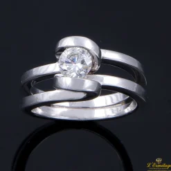ANILLOS / SORTIJAS Sortija solitario oro blanco color g, pureza si2 y peso 0,52 cts.