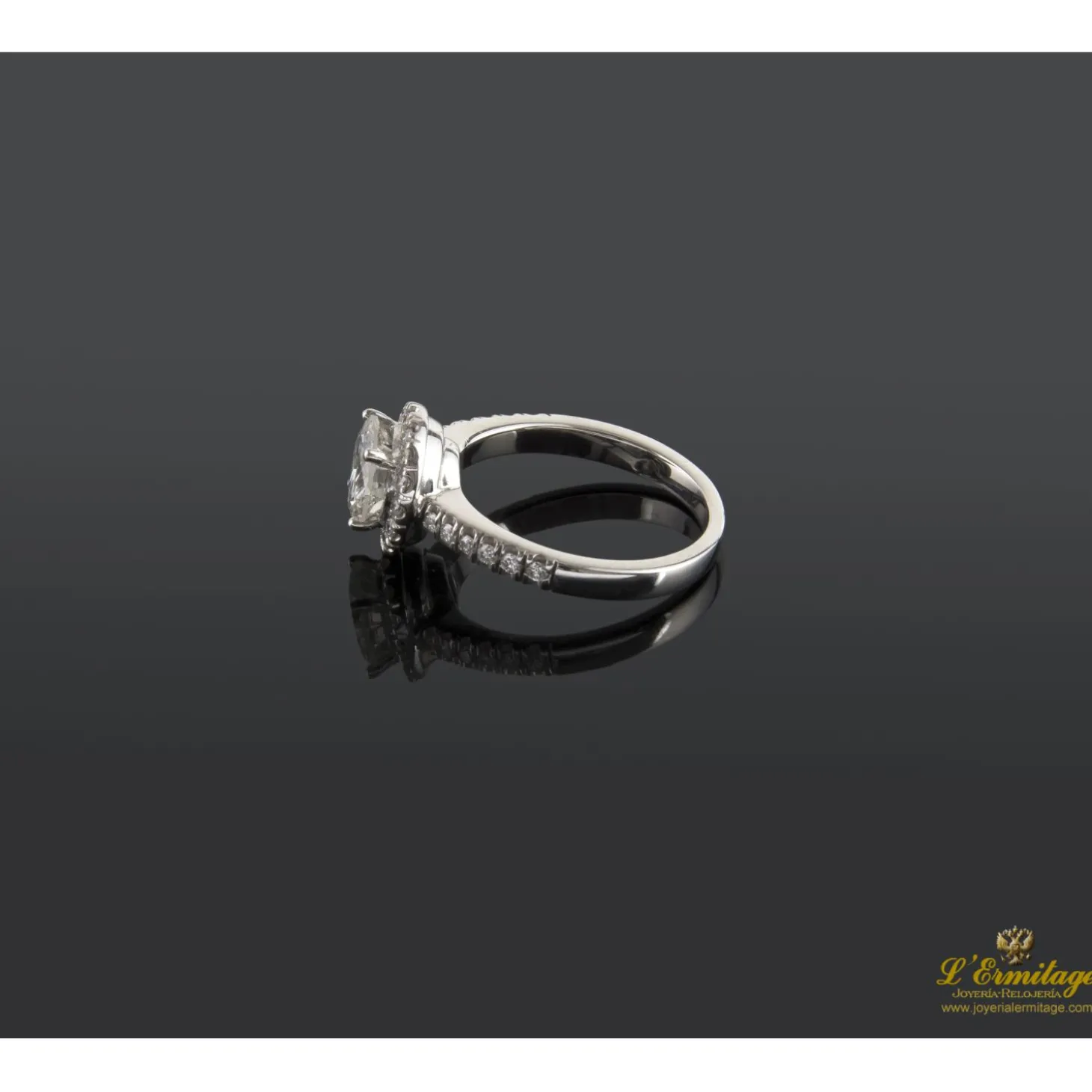 ANILLOS / SORTIJAS Sortija solitario oro blanco y diamantes color g, pureza vs1 y peso 1,31 cts.