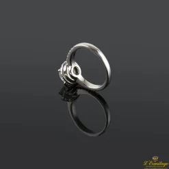 ANILLOS / SORTIJAS Sortija solitario oro blanco y diamantes color g, pureza vs1 y peso 1,31 cts.