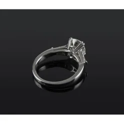 ANILLOS / SORTIJAS Sortija solitario oro blanco y diamantes color h, pureza si1 y peso 1,69 cts.