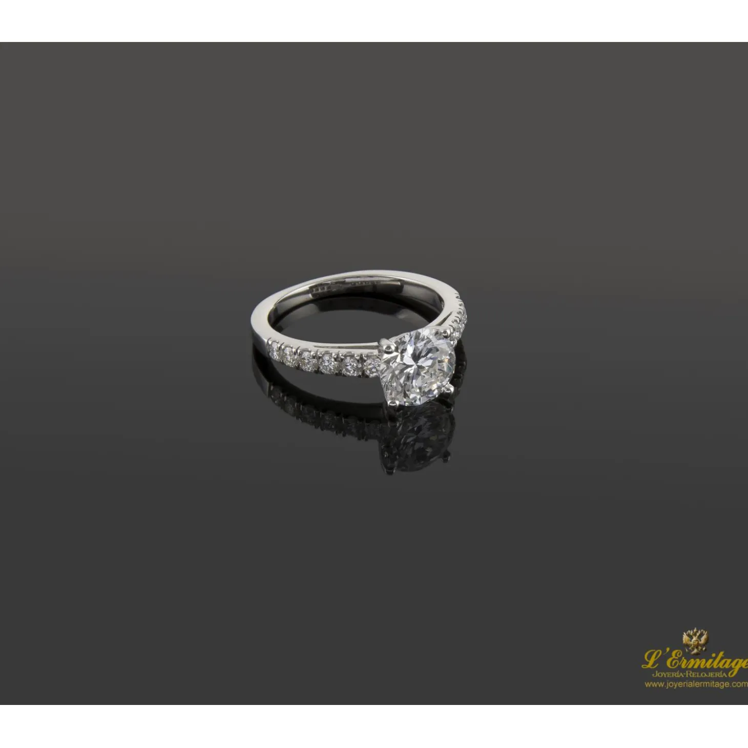 ANILLOS / SORTIJAS Sortija solitario oro blanco y diamantes color f, pureza p1 y peso 1,70 cts.