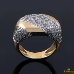 ANILLOS / SORTIJAS Sortija tipo sello realizada en oro amarillo y oro blanco con pavés de brillantes