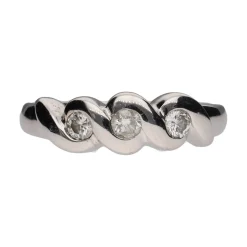 ANILLOS / SORTIJAS Sortija tresillo en oro blanco y brillantes. Talla 14.