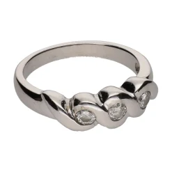 ANILLOS / SORTIJAS Sortija tresillo en oro blanco y brillantes. Talla 14.
