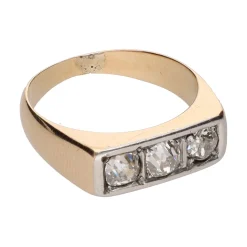 ANILLOS / SORTIJAS Sortija tresillo en oro amarillo y diamantes. Talla 16.