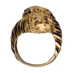 ANILLOS / SORTIJAS Sortija zolotas en oro amarillo con rubíes y esmalte. Talla 17.