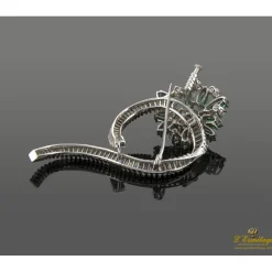 BROCHES / ALFILERES Broche-alfiler oro blanco esmeraldas y diamantes.