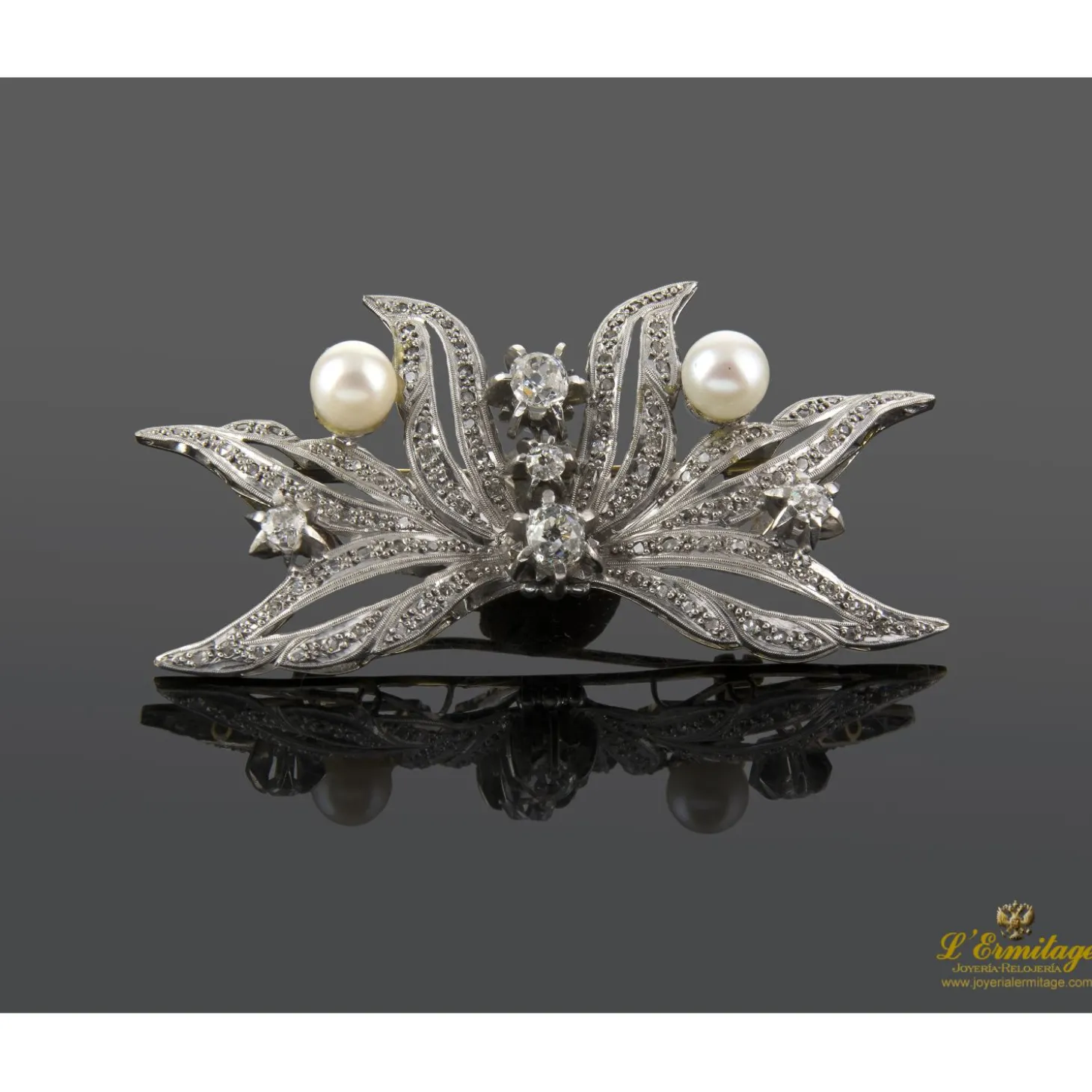 BROCHES / ALFILERES Broche-alfiler antiguo oro amarillo oro blanco perlas y diamantes.