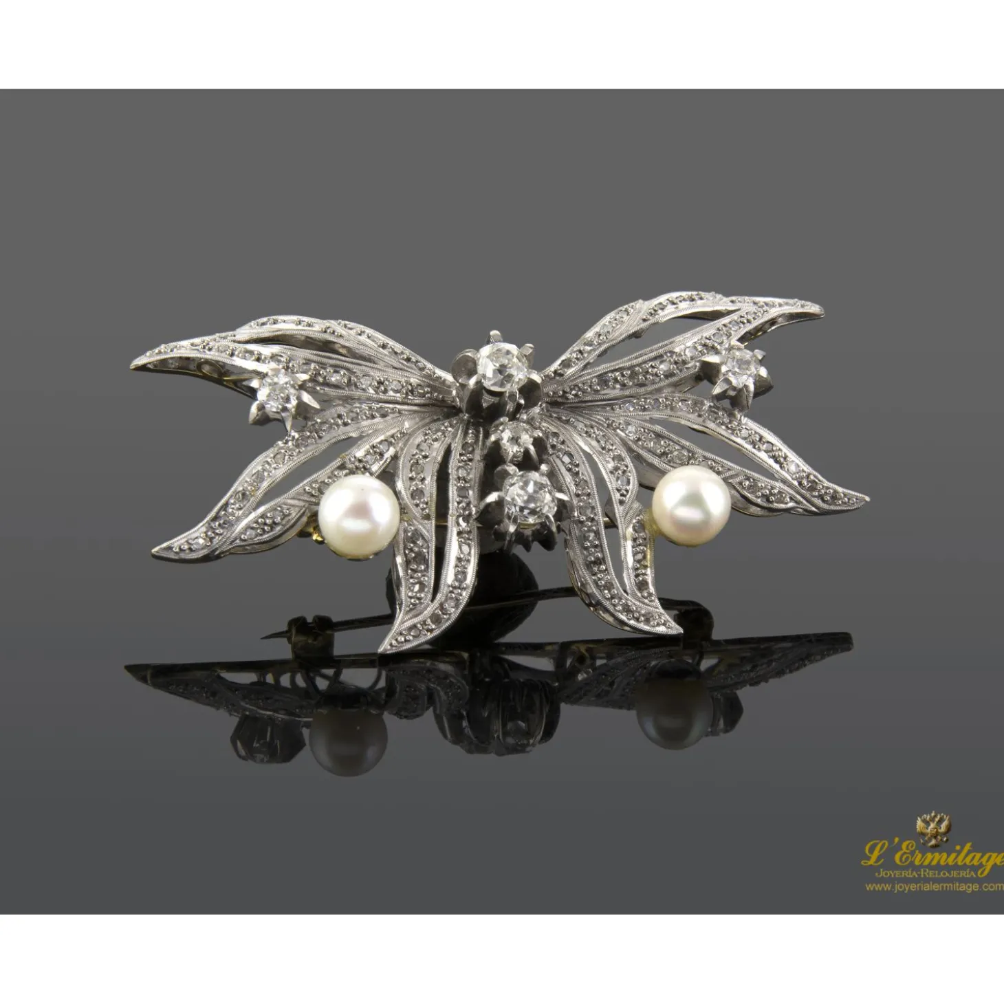 BROCHES / ALFILERES Broche-alfiler antiguo oro amarillo oro blanco perlas y diamantes.