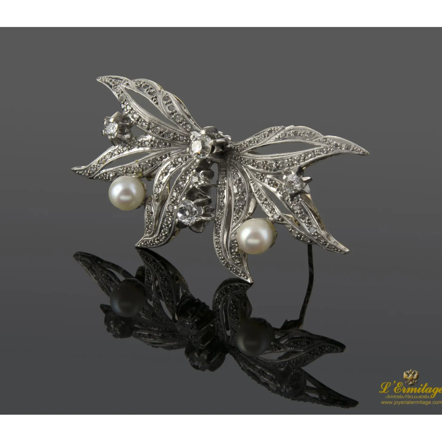 BROCHES / ALFILERES Broche-alfiler antiguo oro amarillo oro blanco perlas y diamantes.