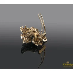 BROCHES / ALFILERES Broche-alfiler antiguo flor oro amarillo esmeralda y diamantes.