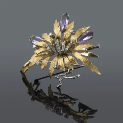 BROCHES / ALFILERES Broche-alfiler flor oro amarillo oro blanco amatistas y diamantes