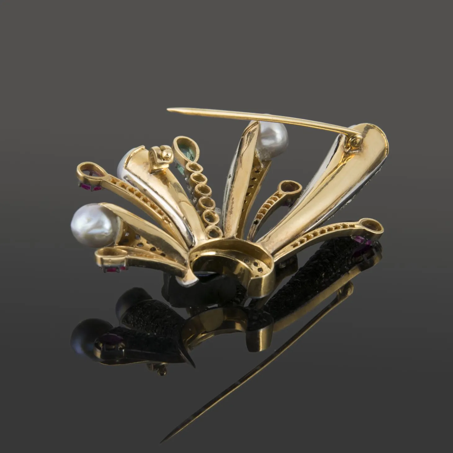 BROCHES / ALFILERES Broche-alfiler antiguo oro blanco perlas rubíes diamantes y esmeralda