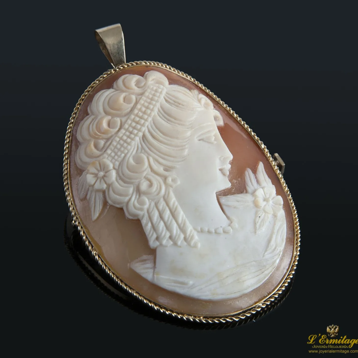 BROCHES / ALFILERES Broche camafeo montado en oro amarillo.
