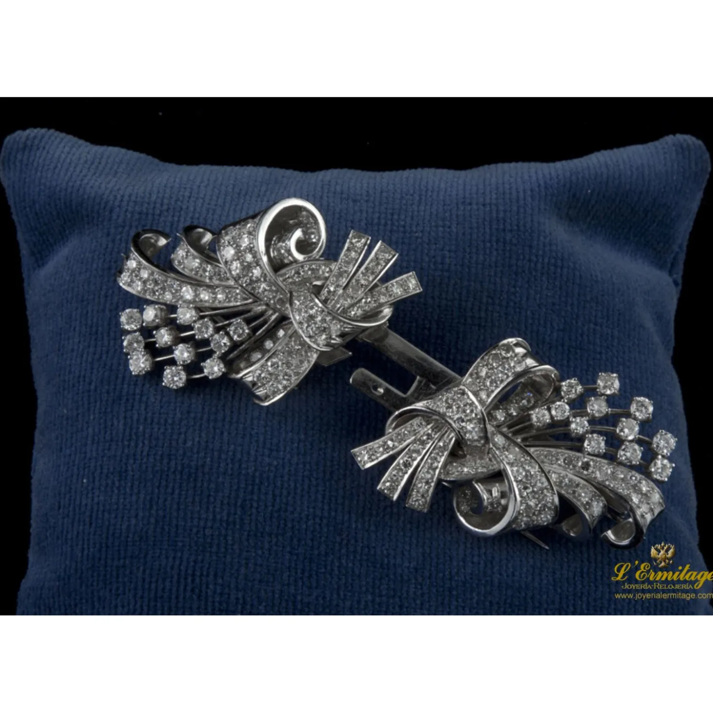 BROCHES / ALFILERES Broche doble clip en oro blanco y brillantes lazos