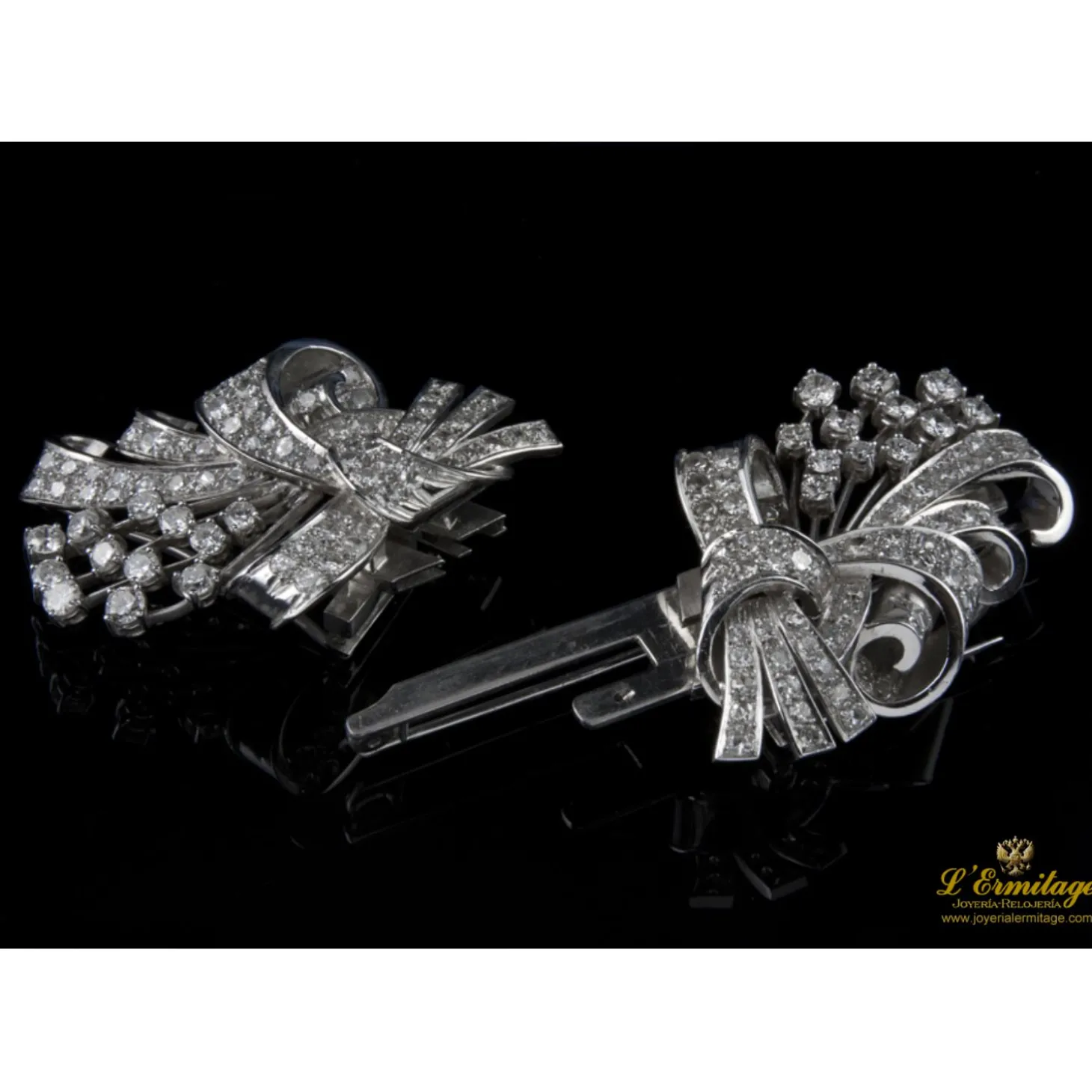 BROCHES / ALFILERES Broche doble clip en oro blanco y brillantes lazos