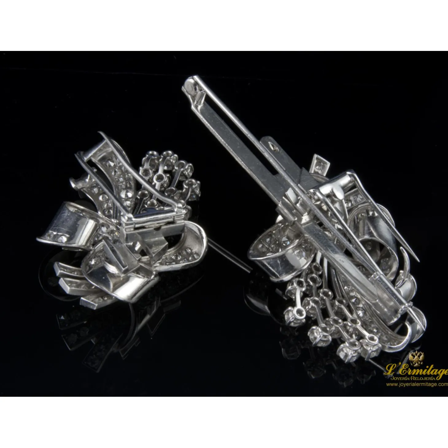 BROCHES / ALFILERES Broche doble clip en oro blanco y brillantes lazos