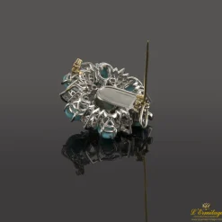 BROCHES / ALFILERES Broche en forma de flor oro blanco turquesas y diamantes.