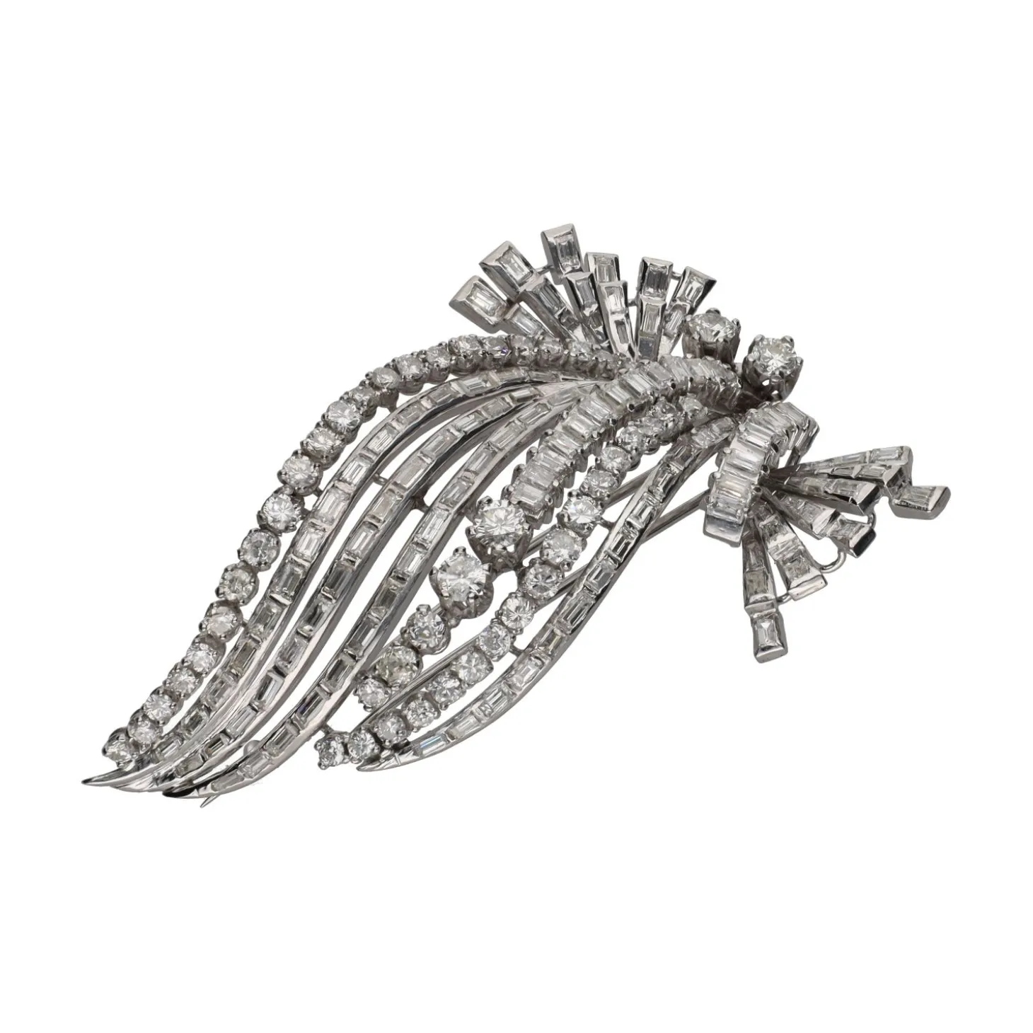BROCHES / ALFILERES Broche en oro blanco con diamantes naturales.