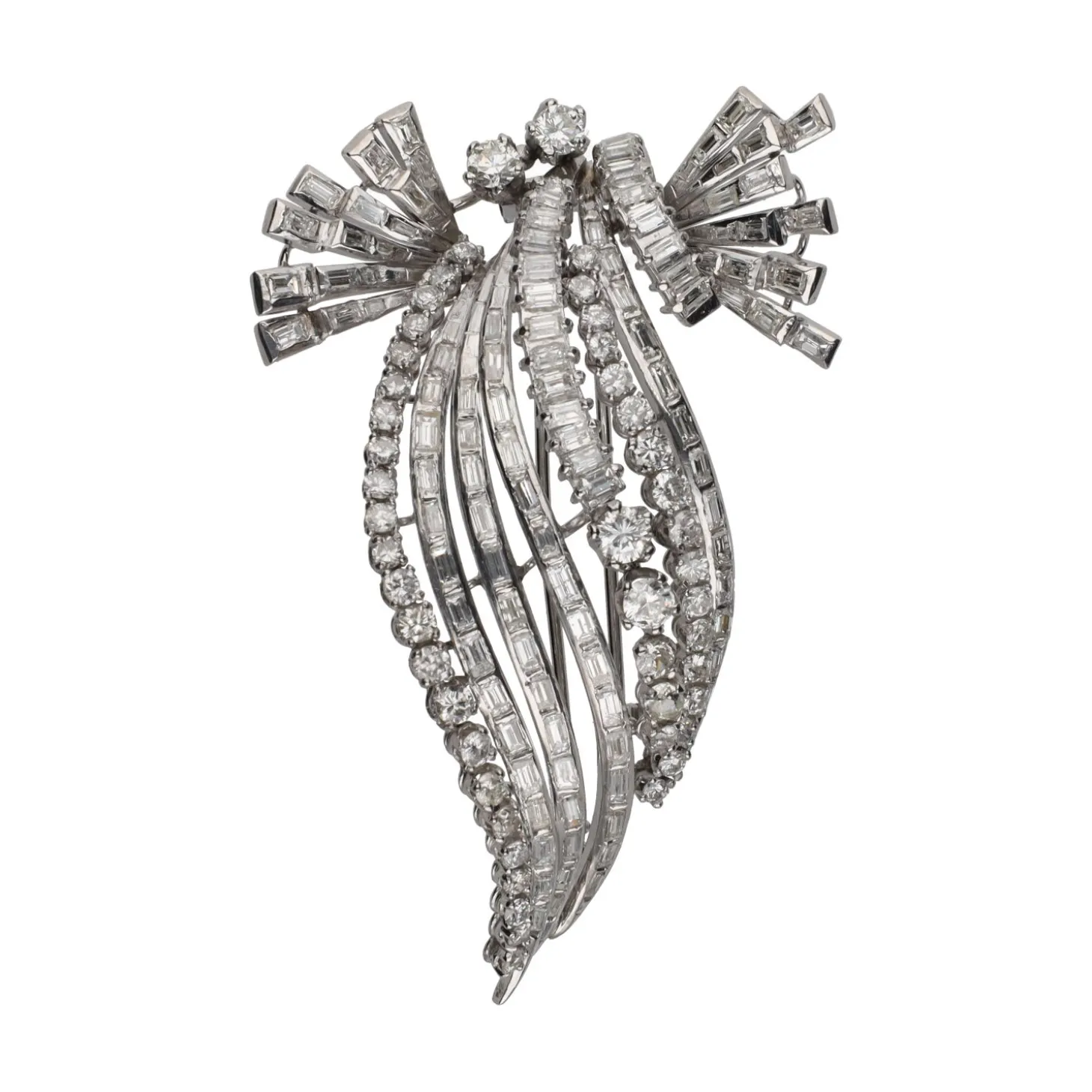 BROCHES / ALFILERES Broche en oro blanco con diamantes naturales.