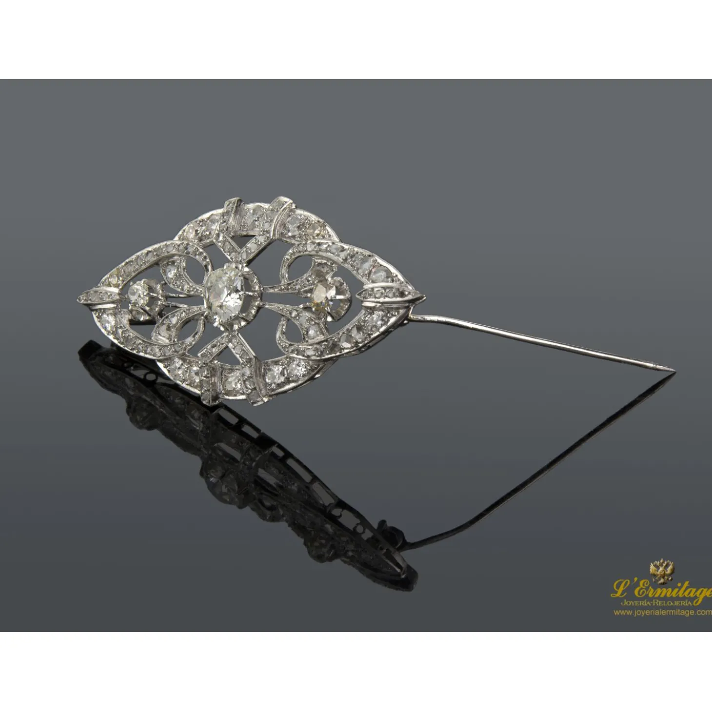 BROCHES / ALFILERES Broche oro blanco y diamantes.
