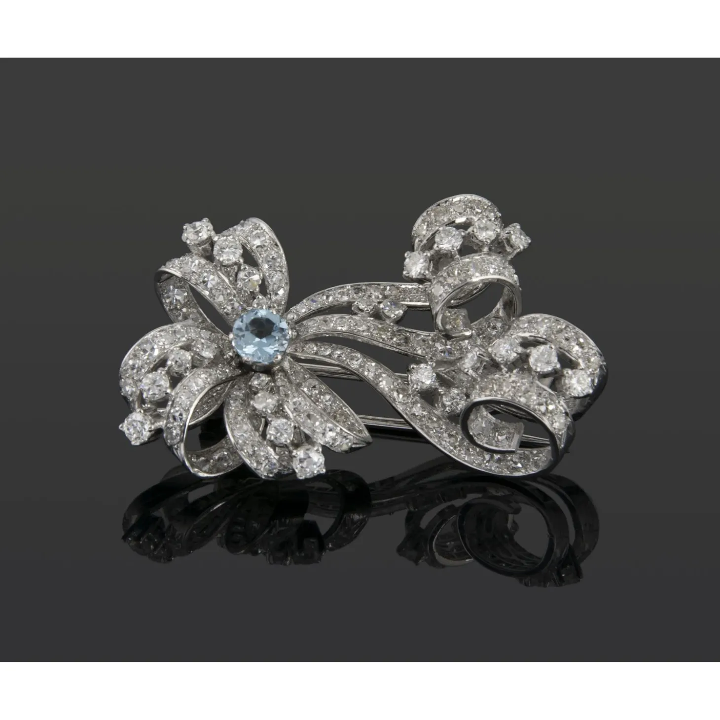 BROCHES / ALFILERES Brohe-alfiler oro blanco aguamarina y diamantes